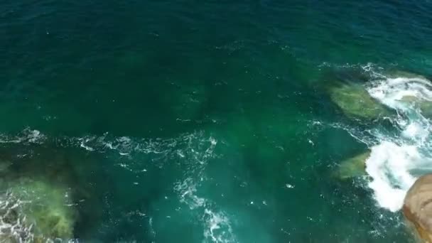 Filmación Roll Vista Aérea Drone Tiro Olas Del Océano Hermosa — Vídeo de stock