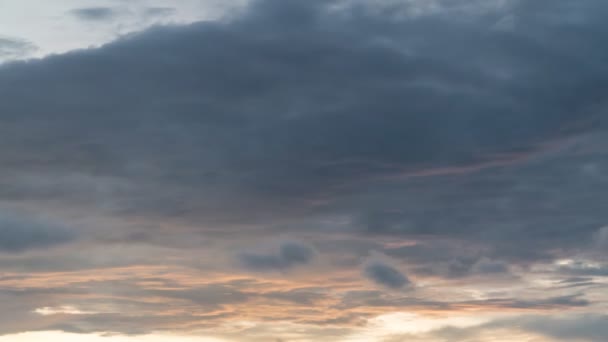 Bewegingen Bouwen Wolken Met Lucht Gezwollen Pluizig Witte Wolken Hemel — Stockvideo