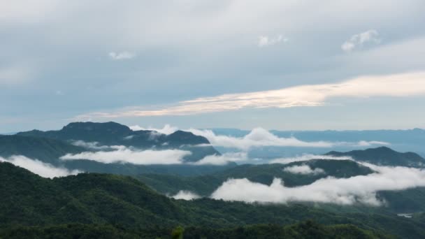 Filmación Roll Timelapse Niebla Sobre Las Nubes Mientras Que Cielo — Vídeos de Stock