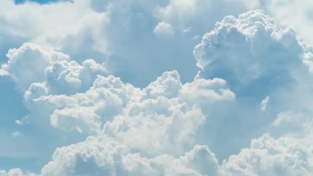 Absztrakt Building Mozgások Felhők Puffadt Bolyhos Fehér Felhők Égen Idő — Stock videók