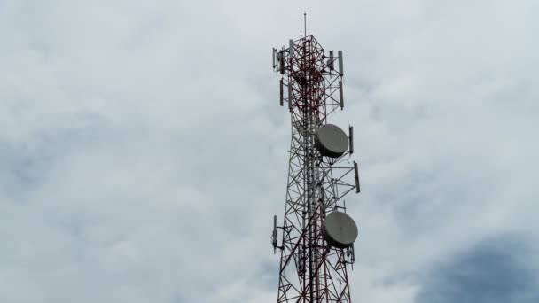 Filmación Roll Timelapse Torre Telecomunicaciones Celular Transmisor Antena Comunicación Inalámbrica — Vídeos de Stock