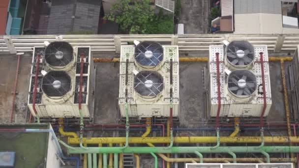 Filmagem Saídas Escape Condicionado Industrial Unidades Ventilação Telhado Edifício Superior — Vídeo de Stock