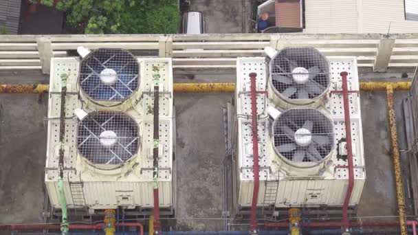 Filmagem Saídas Escape Condicionado Industrial Unidades Ventilação Telhado Edifício Superior — Vídeo de Stock