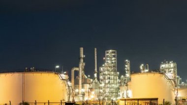 Petrol rafinerisi, petrolün depolanması için kullanılan bir endüstriyel tesistir. İş endüstrisi ve enerji. Petrol rafinerisi zaman çizelgesi. Zaman aşımına uğramış gaz santrali Gündüzden Geceye.