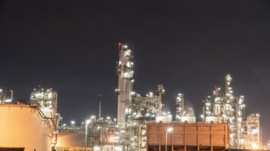Petrol rafinerisi, petrolün depolanması için kullanılan bir endüstriyel tesistir. İş endüstrisi ve enerji. Petrol rafinerisi zaman çizelgesi. Zaman aşımına uğramış gaz santrali Gündüzden Geceye.