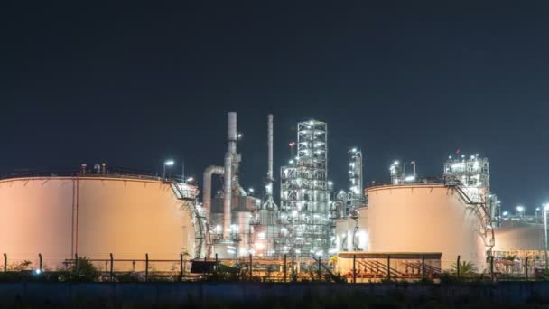 炼油码头是石油石化储存的工业设施 工业和能源 炼油厂的时间过去了 时间飞逝的煤气厂白天黑夜B卷 — 图库视频影像