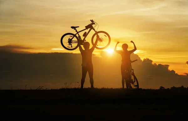 Fiatal Pár Szerelmes Szórakoztató Boldog Lovaglás Mountain Bike Után Covid — Stock Fotó