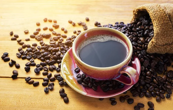 Warme Koffie Espresso Americano Koffieboon Oudere Houten Tafel Ochtend Tijd — Stockfoto