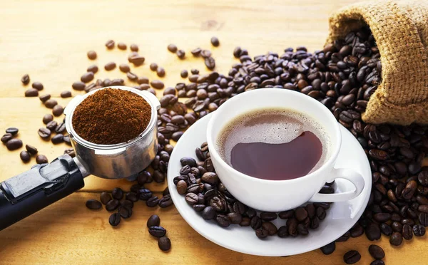 Warme Koffie Espresso Americano Koffieboon Oudere Houten Tafel Ochtend Tijd — Stockfoto