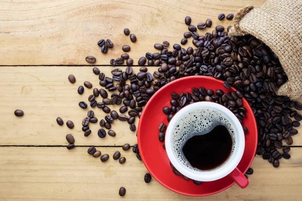 Café Expresso Quente Americano Grãos Café Mesa Madeira Mais Velha — Fotografia de Stock