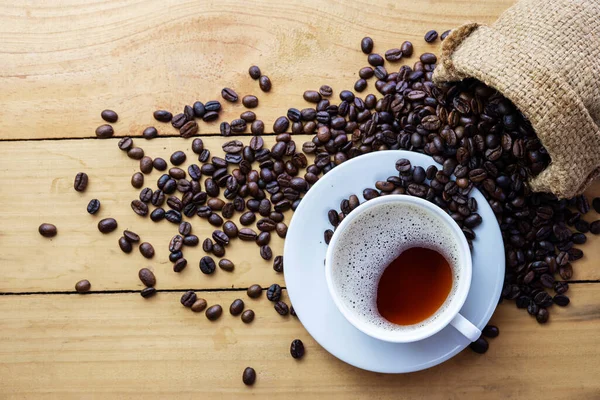 Warme Koffie Espresso Americano Koffieboon Oudere Houten Tafel Ochtend Tijd — Stockfoto