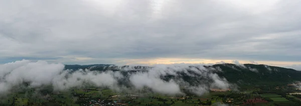 Flygfoto Soluppgång Vacker Himmel Med Dimmoln Fantastiskt Dimmigt Landskap Som — Stockfoto