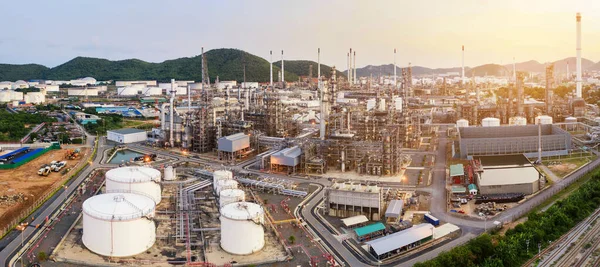 Luchtfoto Drone Van Olie Opslagtank Met Olieraffinaderij Fabriek Industriële Olieraffinaderij — Stockfoto