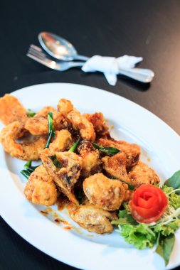 çıtır balık maw baharatlı salatası