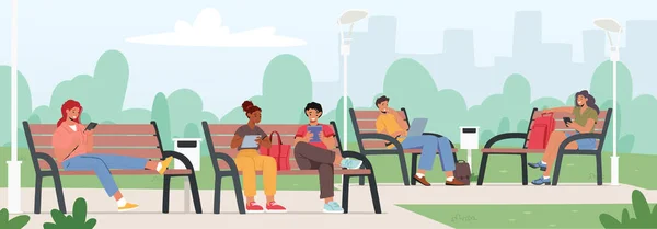 Люди с гаджетами на скамейках в городском парке. Мужчины и женщины общаются онлайн с мобильными устройствами. Социальные сети — стоковый вектор