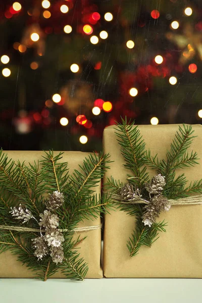 Cajas Regalo Decoraciones Navidad Bajo Hermoso Árbol Navidad Decorado Con —  Fotos de Stock