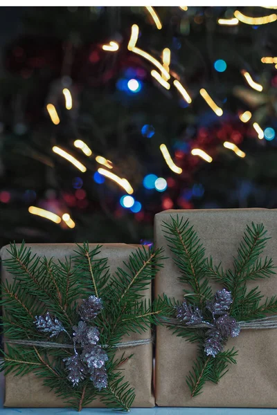 Cajas Regalo Decoraciones Navidad Bajo Hermoso Árbol Navidad Decorado Con — Foto de Stock