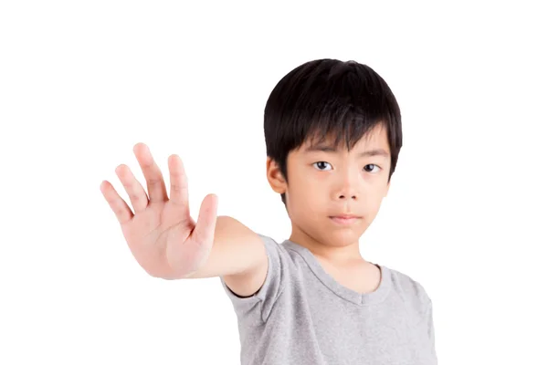 Portrait d'un jeune garçon faisant un geste d'arrêt sur fond blanc — Photo