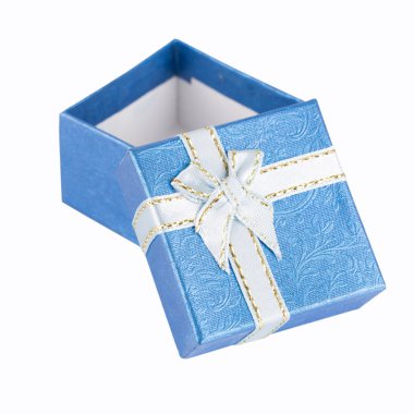 hediye kutusu beyaz üzerinde izole