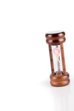 Pembe kumlu kum saati.