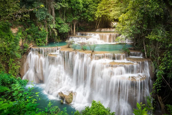 Thajsko vodopád v Kanchanaburi (Huay Mae Kamin) — Stock fotografie