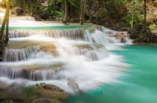 Cascada de Tailandia en Kanchanaburi (Huay Mae Kamin ) —  Fotos de Stock