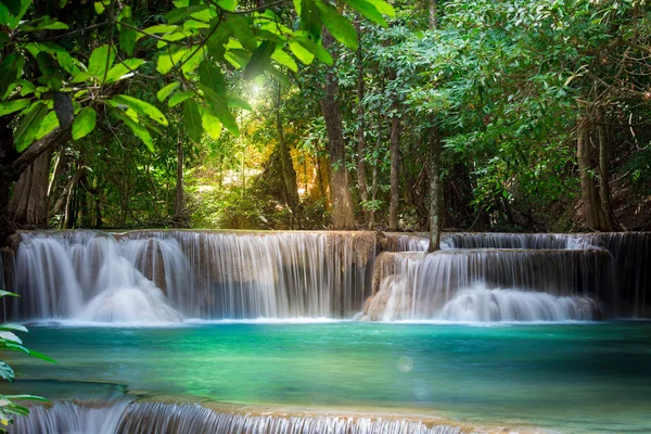 Cachoeira Tailândia em Kanchanaburi (Huay Mae Kamin ) — Fotografia de Stock