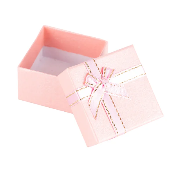 Rózsaszín ajándék doboz szalaggal íj elszigetelt fehér háttér — Stock Fotó