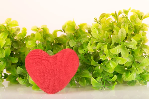 Alla hjärtans dag bakgrund med hjärtan och blomma — Stockfoto