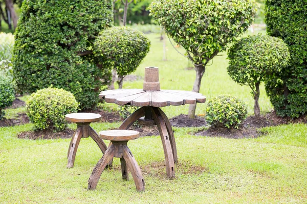 Wooden table and chairs in garden — Stock Photo, Image