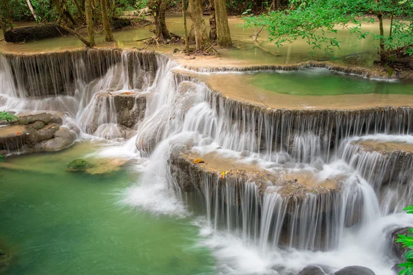 Cascada de Tailandia en Kanchanaburi (Huay Mae Kamin ) —  Fotos de Stock