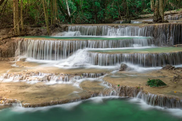 Thailand wasserfall in kanchanaburi (huay mae kamin) — Stockfoto