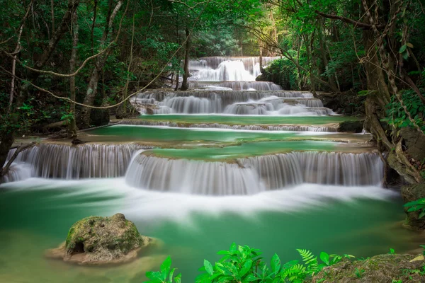 Cascada de Tailandia en Kanchanaburi (Huay Mae Kamin ) —  Fotos de Stock