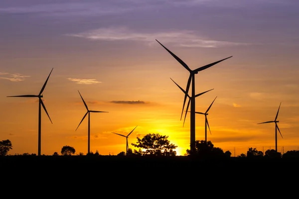 Farma větrných turbín na Twilight — Stock fotografie