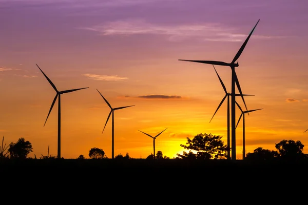 Granja de aerogeneradores en Crepúsculo —  Fotos de Stock