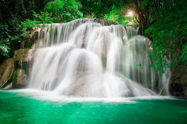 Cascada de Tailandia en Kanchanaburi (Huay Mae Kamin ) —  Fotos de Stock