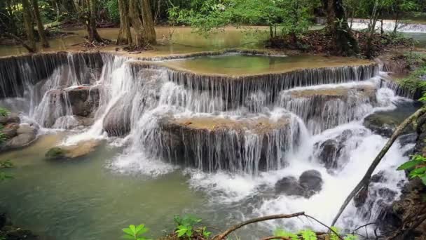 Prachtige waterval in thailand — Stockvideo