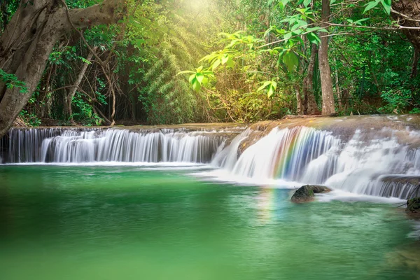 Таиланд водопад в Канчанабури (Huay Mae Kamin ) — стоковое фото