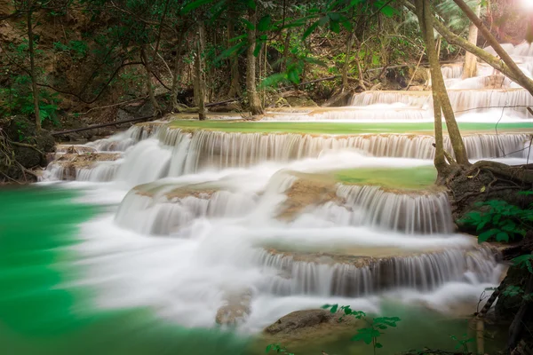 Tajlandia wodospad w Kanchanaburi (Huay Mae Kamin) — Zdjęcie stockowe