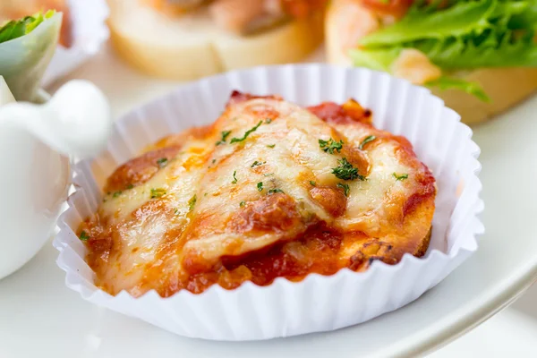 Hausgemachte Mini-Pizza — Stockfoto