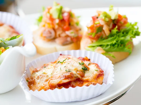 Hausgemachte Mini-Pizza — Stockfoto