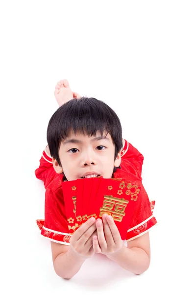 Niedliche asiatische Junge in der Tradition chinesisch cheongsam isoliert auf weiß — Stockfoto