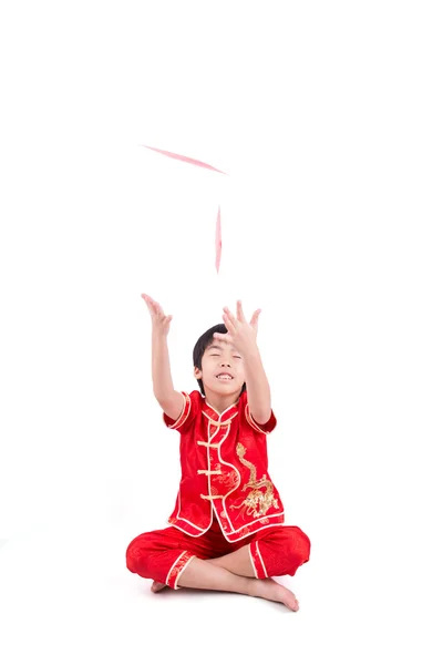 Leuke Aziatische jongen In Chinese Cheongsam traditie geïsoleerd op wit — Stockfoto