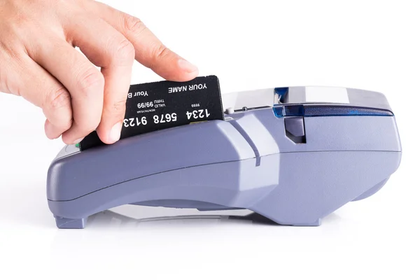 Mão humana com máquina de cartão de crédito isolado em fundo branco — Fotografia de Stock