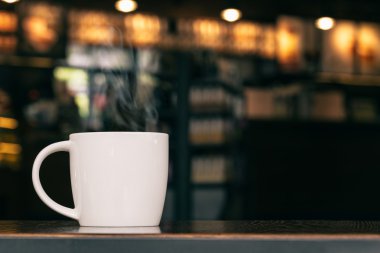 Cafe boşaltmak ile ahşap tablo kahve kupa beyaz: S