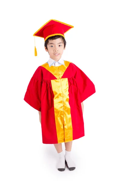 Lindo niño pequeño con vestido rojo Kid Graduación Con Mortarboard — Foto de Stock