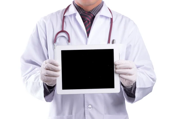 Doctor sosteniendo tableta digital en blanco aislado sobre fondo blanco — Foto de Stock