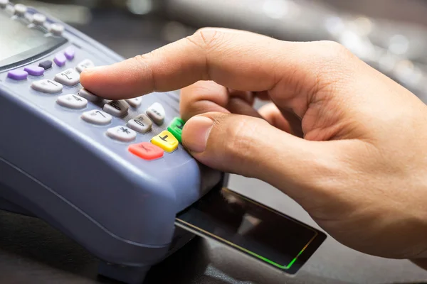 Close Up Of Hand With Credit Card Swipe Through Terminal For Sal — Stock Photo, Image