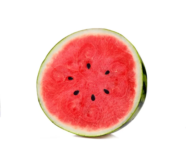 Beyaz arka planda izole edilmiş yarım karpuz