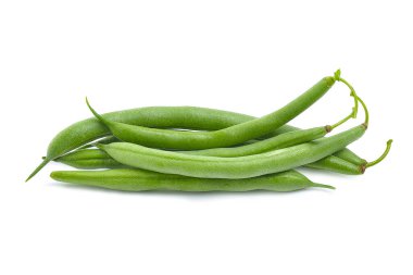 Beyaz zemin üzerinde taze yeşil fasulye (String Bean).
